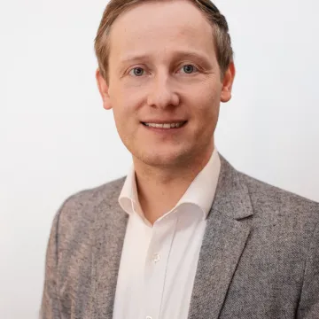 Ein Bild des Vorsitzenden Doktor Peter Schulte vor weißem Hintergrund